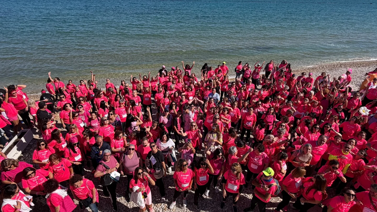 The group photograph on the beach